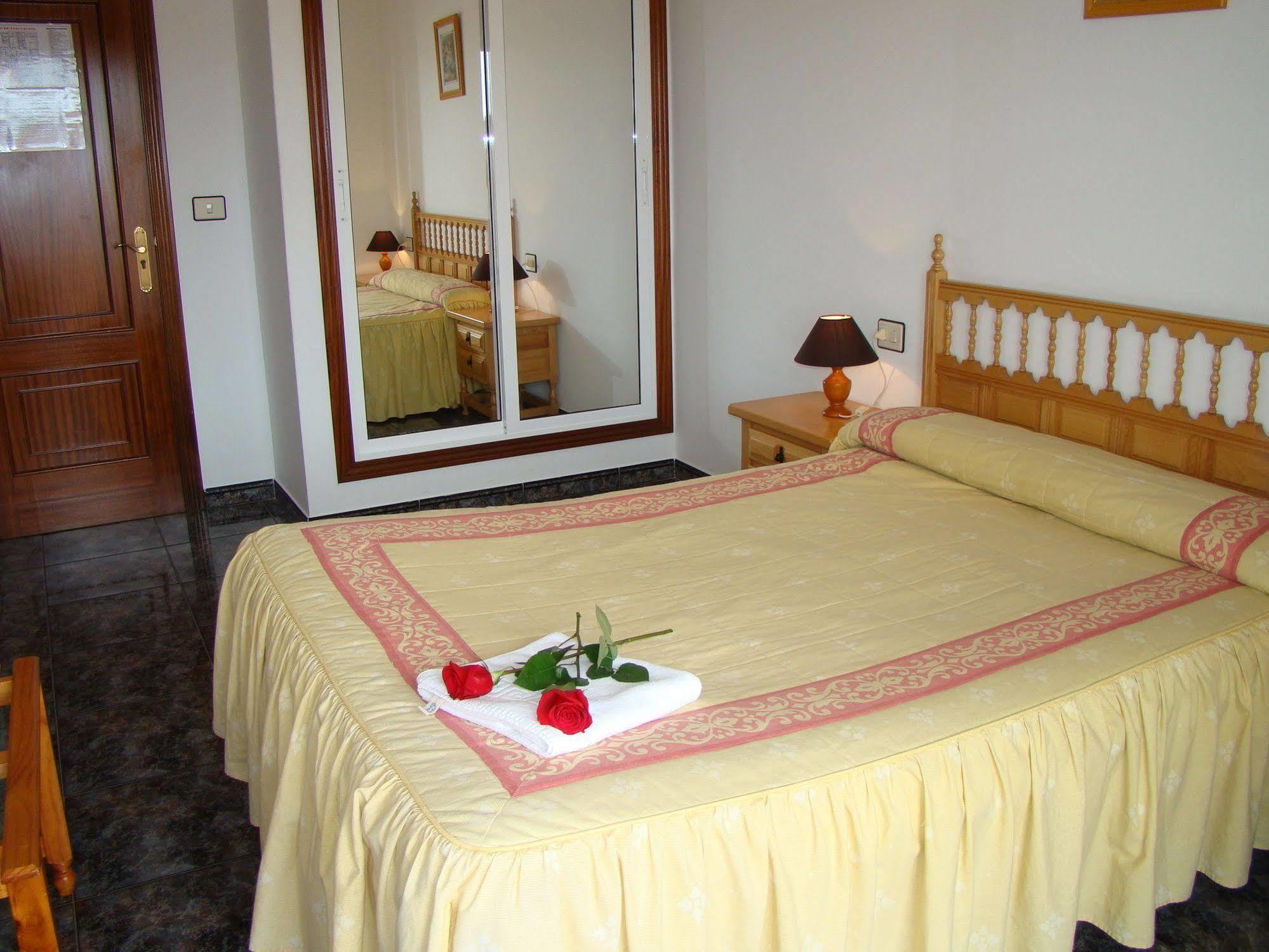 Hostal San Roque Πόρτο Νόβο Εξωτερικό φωτογραφία